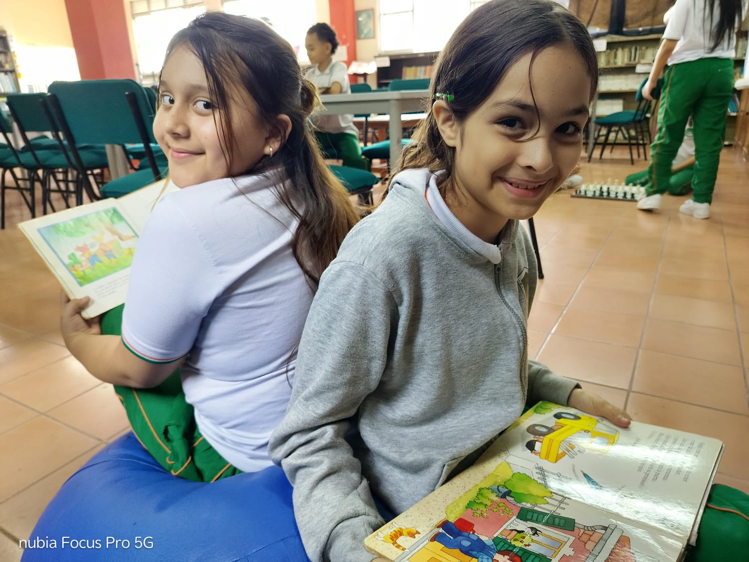 NIÑOS DE 4°1 EN BIBLIOTECA  (11).